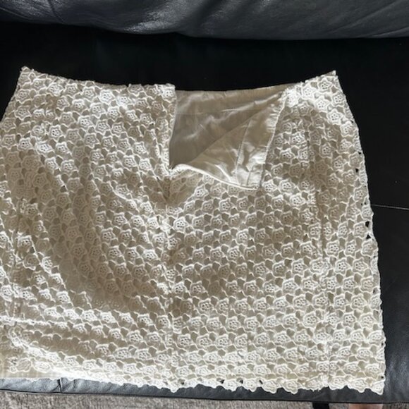 Cute Crochet-Look Skirt - Picture 2 of 2